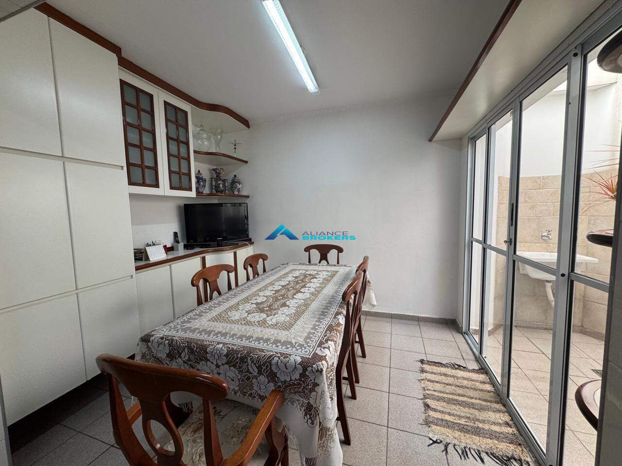 Casa à venda com 3 quartos, 254m² - Foto 8