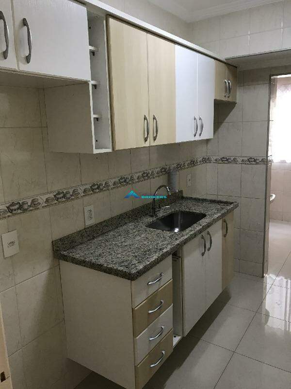 Apartamento à venda com 2 quartos, 66m² - Foto 2