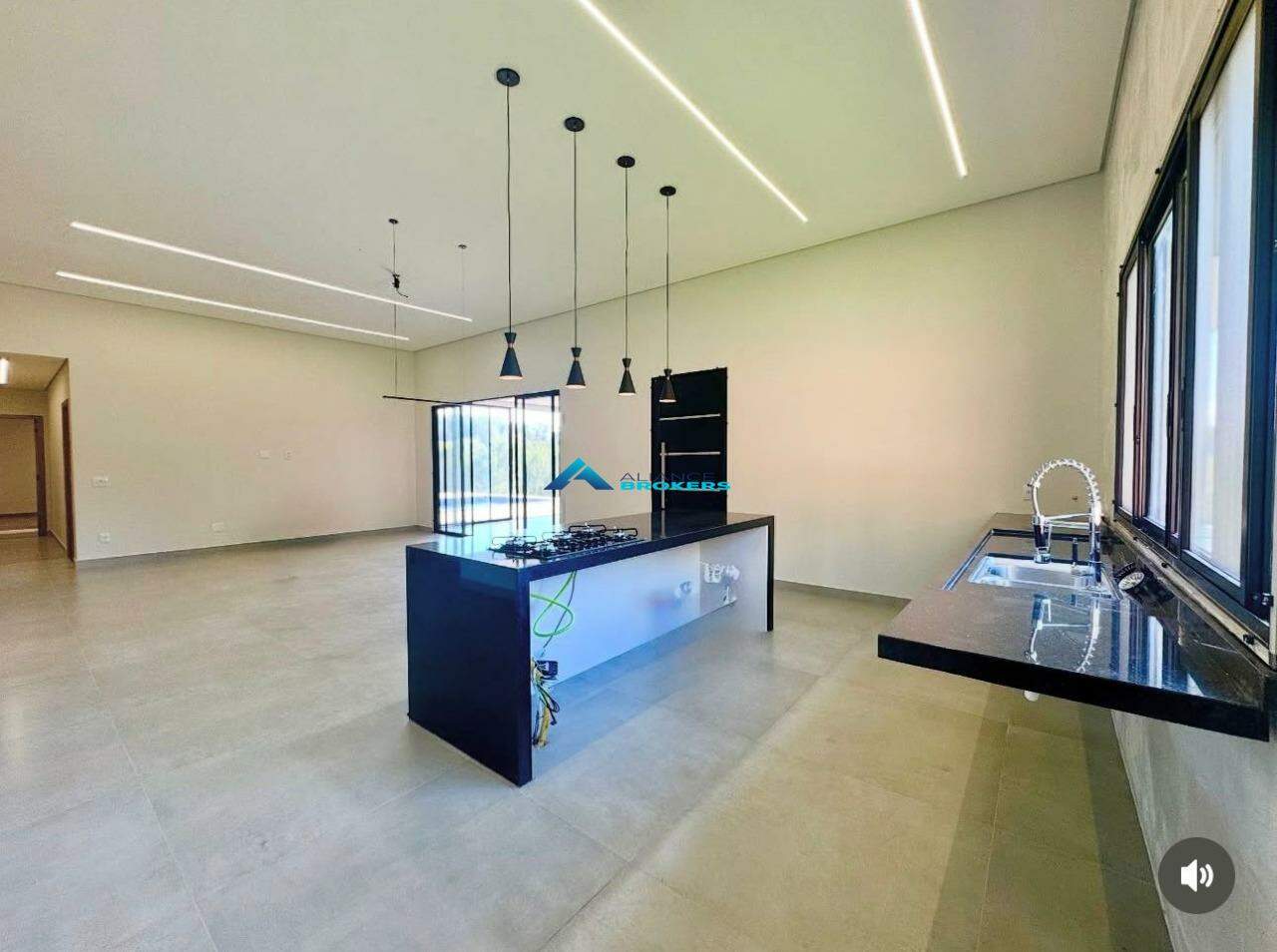 Casa de Condomínio à venda com 3 quartos, 250m² - Foto 1