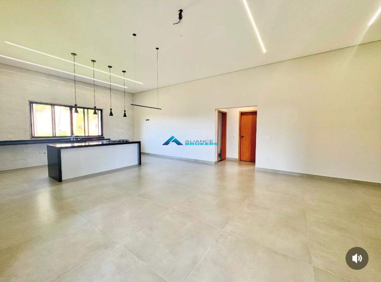 Casa de Condomínio à venda com 3 quartos, 250m² - Foto 2