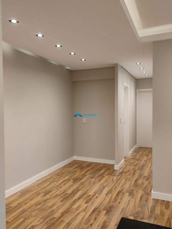 Apartamento à venda com 2 quartos, 58m² - Foto 11