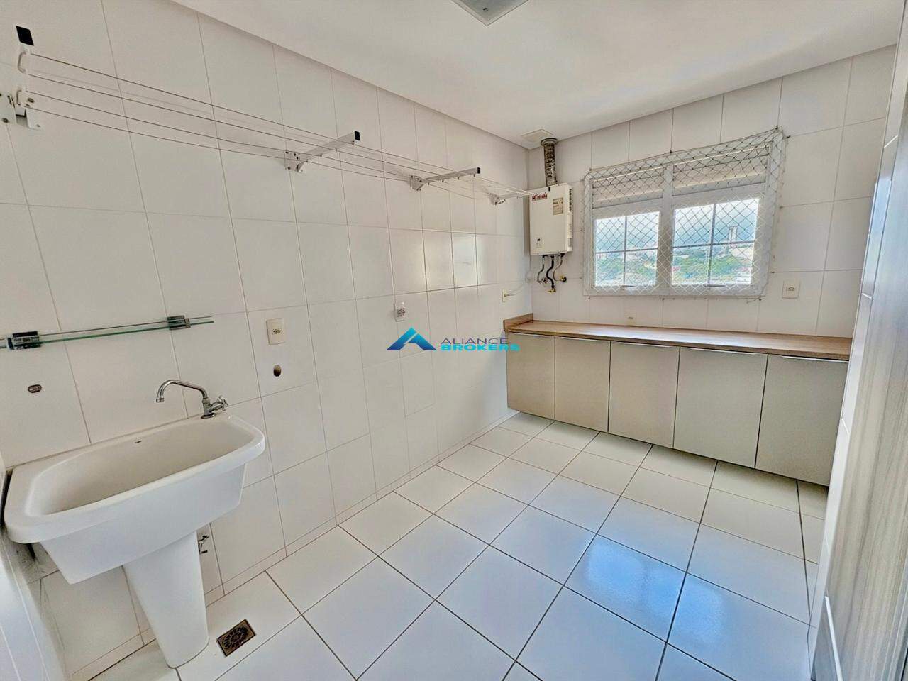 Apartamento para alugar com 3 quartos, 157m² - Foto 9