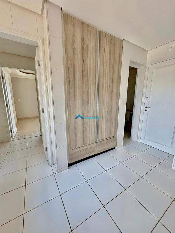 Apartamento para alugar com 3 quartos, 157m² - Foto 7
