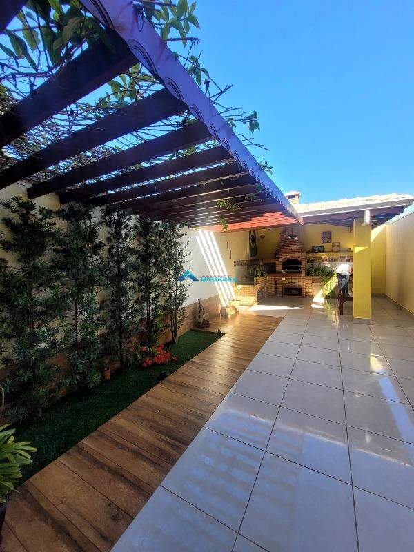 Casa à venda com 3 quartos, 200m² - Foto 25