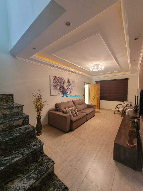 Casa à venda com 3 quartos, 200m² - Foto 2