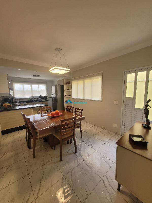 Casa à venda com 3 quartos, 200m² - Foto 9