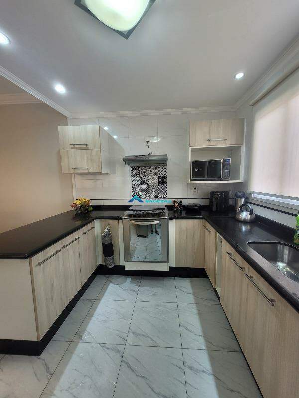 Casa à venda com 3 quartos, 200m² - Foto 7