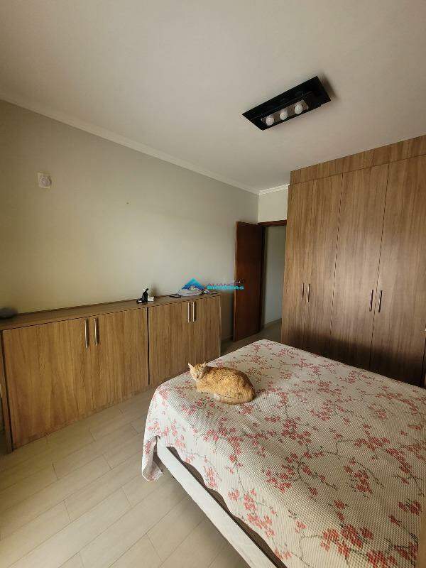 Casa à venda com 3 quartos, 200m² - Foto 15