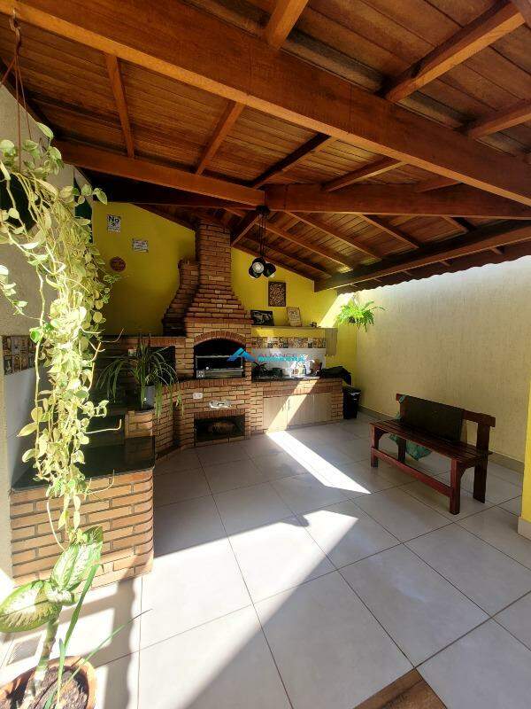 Casa à venda com 3 quartos, 200m² - Foto 24