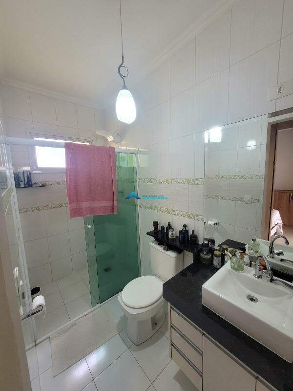 Casa à venda com 3 quartos, 200m² - Foto 22