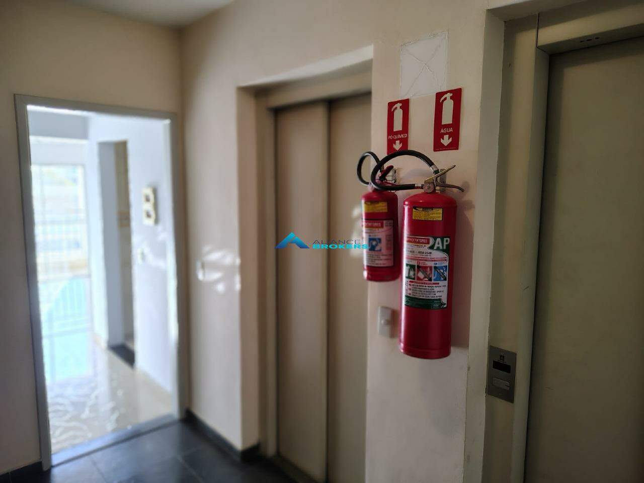 Apartamento à venda com 3 quartos, 76m² - Foto 23
