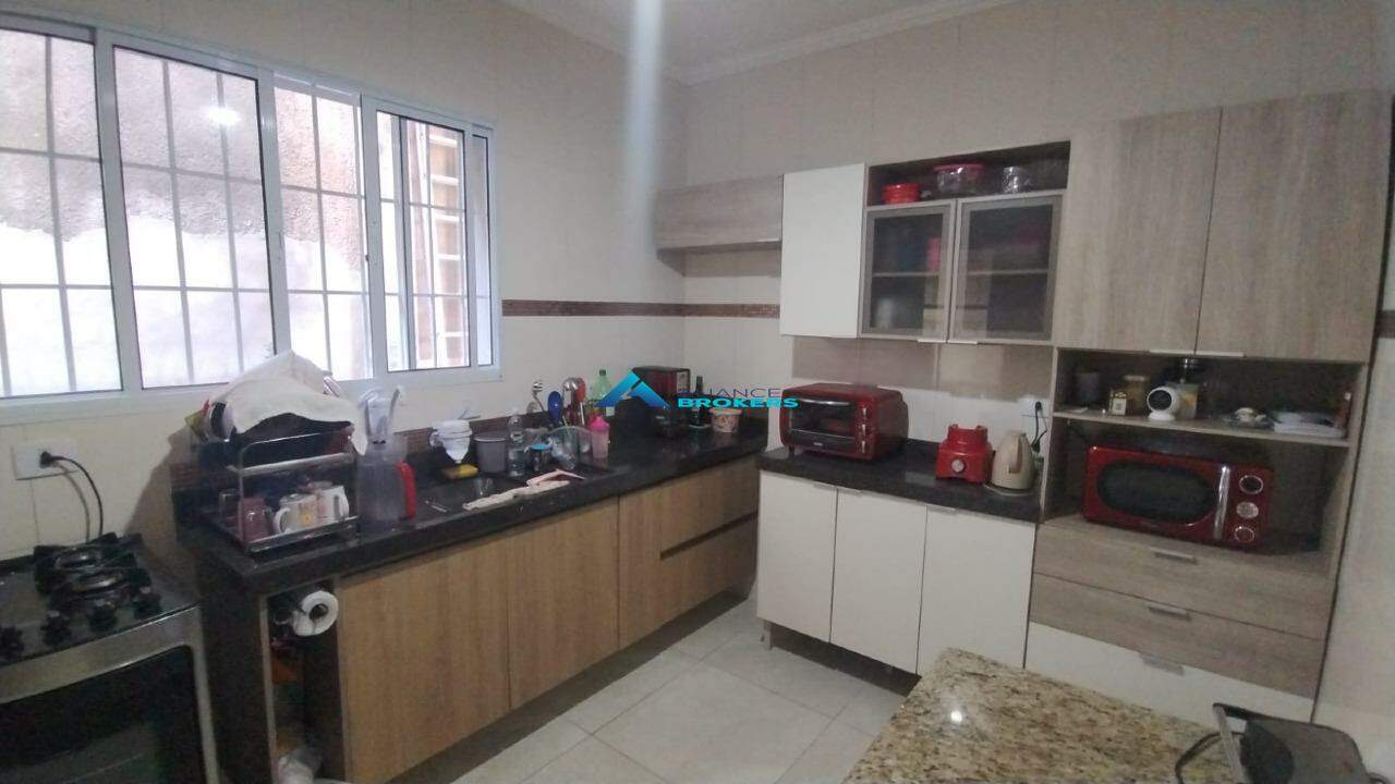 Casa, 4 quartos, 270 m² - Foto 1