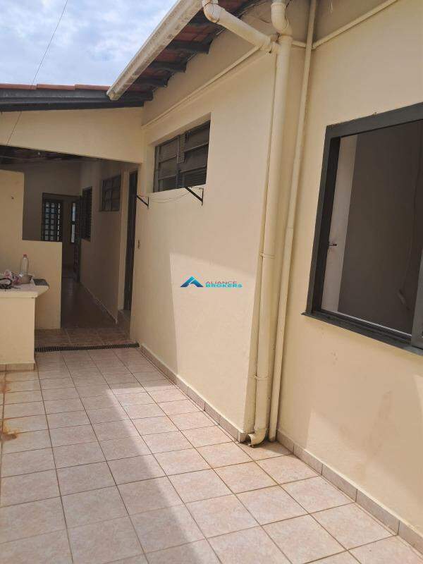 Casa à venda com 2 quartos, 211m² - Foto 4