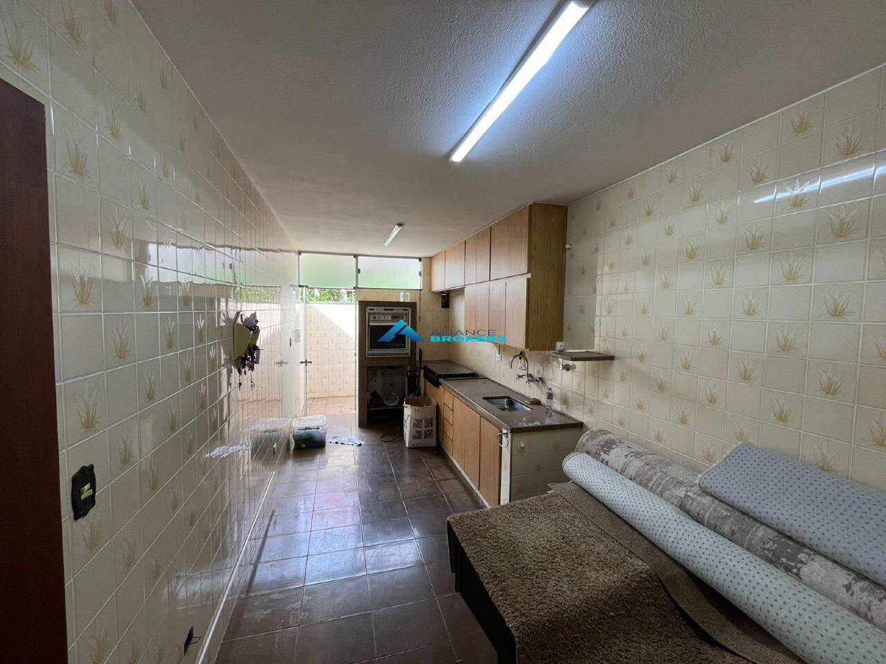 Casa, 4 quartos, 265 m² - Foto 9