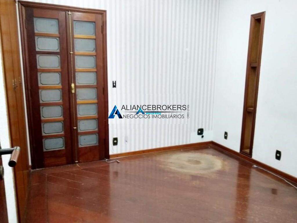 Casa à venda com 4 quartos, 250m² - Foto 9