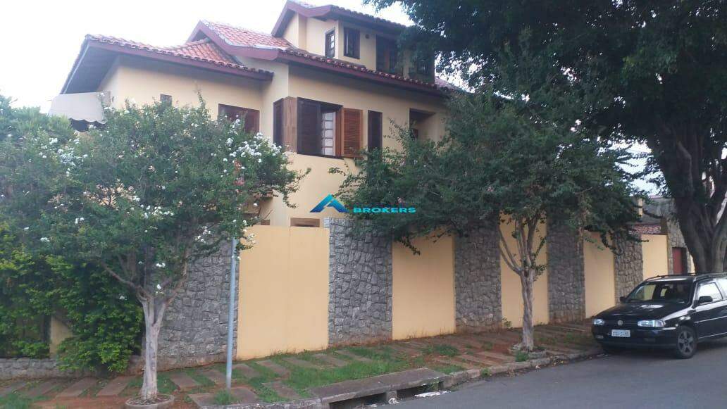 Casa à venda com 4 quartos, 250m² - Foto 5