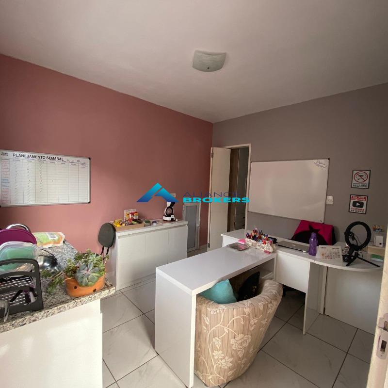 Casa à venda com 4 quartos, 150m² - Foto 12