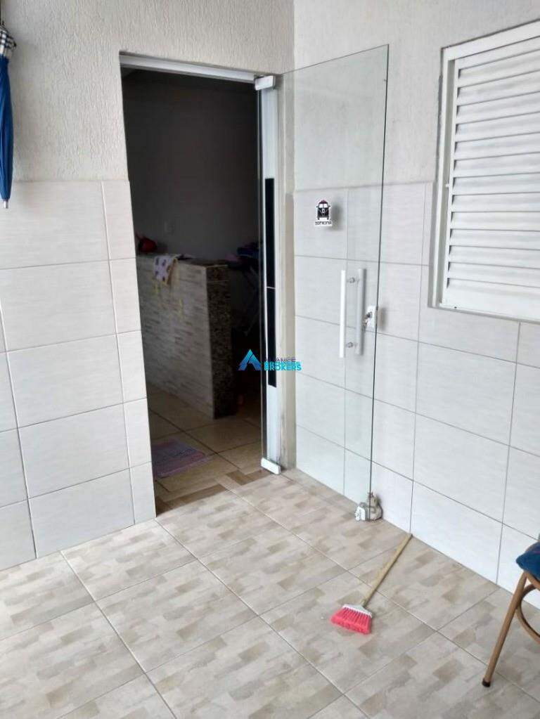 Casa à venda com 2 quartos, 100m² - Foto 9