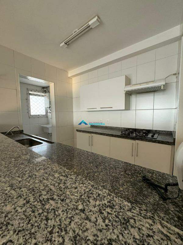 Apartamento para alugar com 3 quartos, 87m² - Foto 7