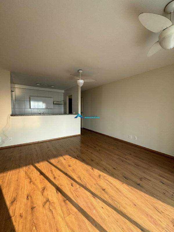 Apartamento para alugar com 3 quartos, 87m² - Foto 9