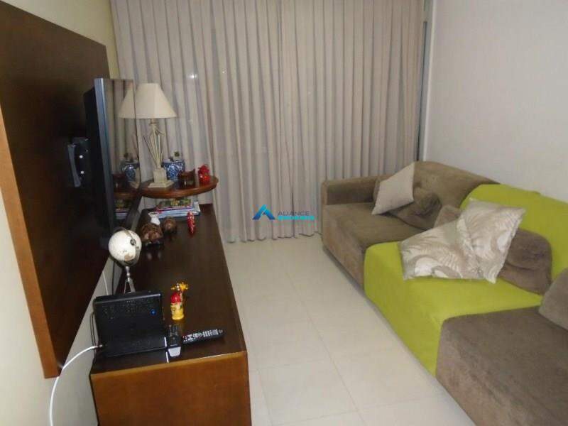 Apartamento à venda com 3 quartos, 174m² - Foto 1