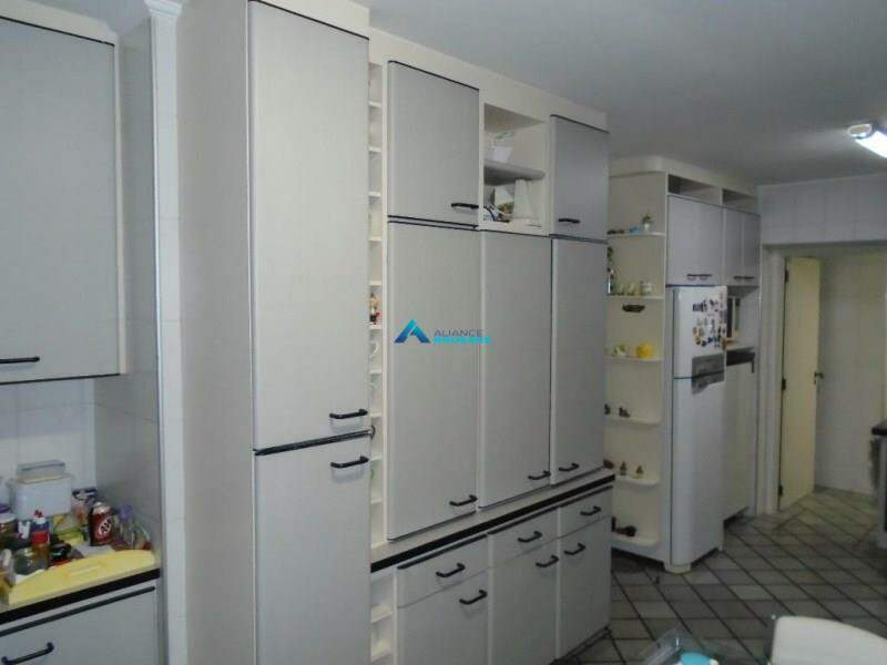 Apartamento à venda com 3 quartos, 174m² - Foto 21