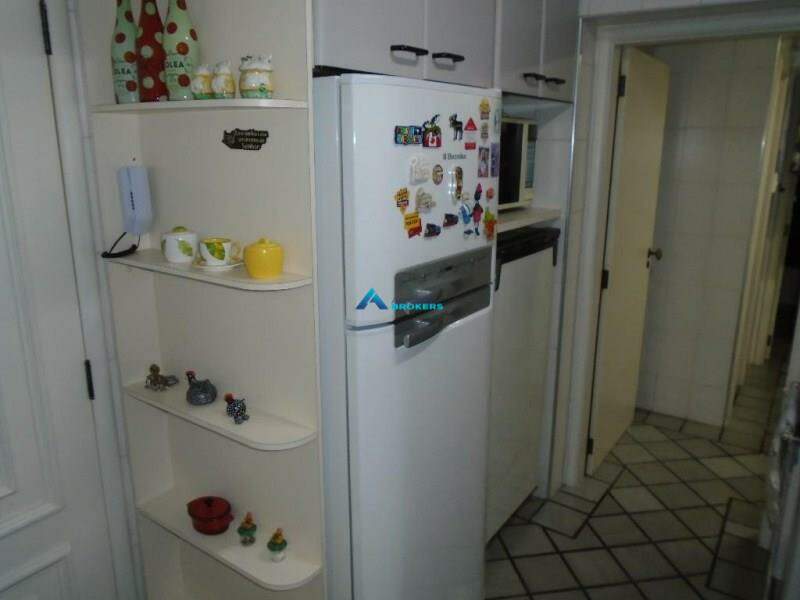 Apartamento à venda com 3 quartos, 174m² - Foto 23