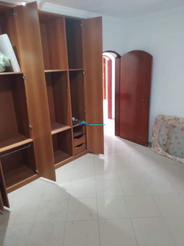 Casa à venda com 3 quartos, 320m² - Foto 16