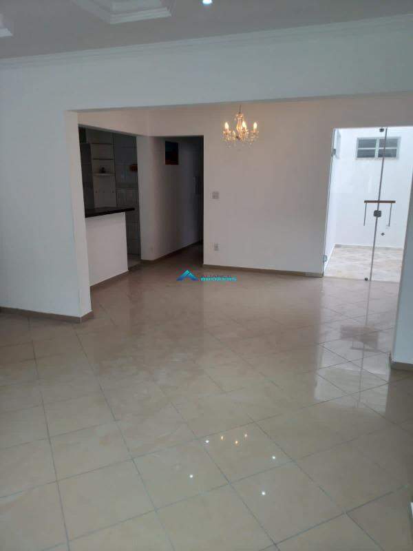 Casa à venda com 3 quartos, 320m² - Foto 3