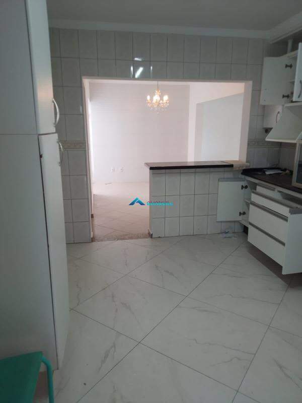 Casa à venda com 3 quartos, 320m² - Foto 6