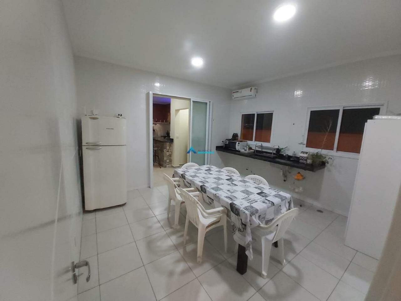 Casa à venda com 4 quartos, 300m² - Foto 8