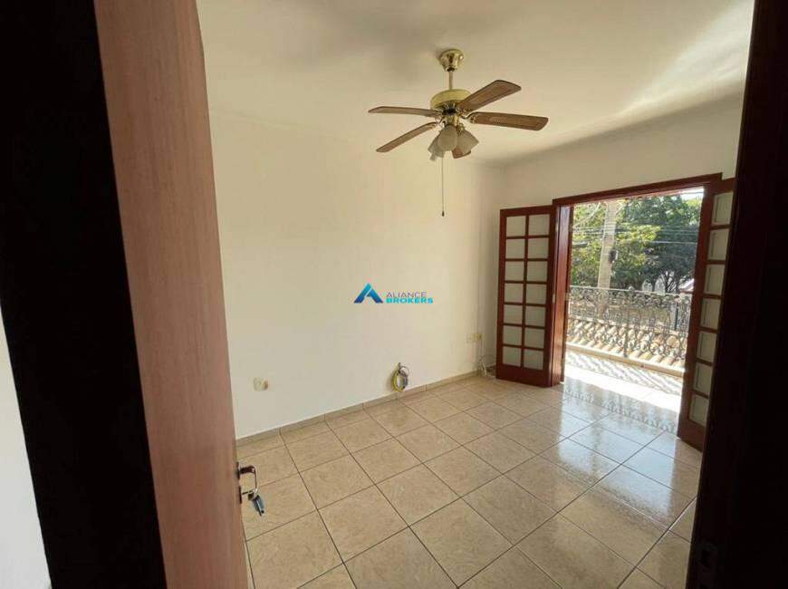 Casa à venda com 3 quartos, 245m² - Foto 9