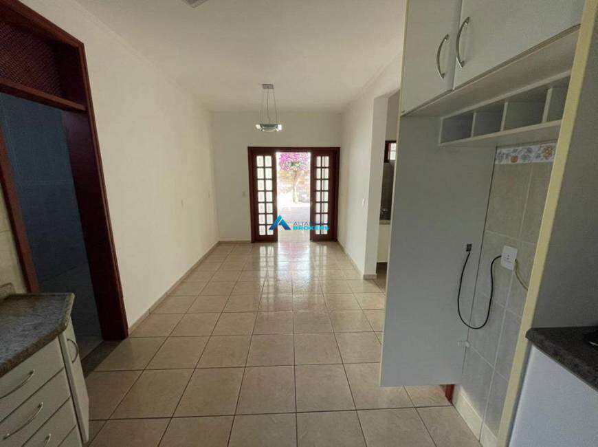 Casa à venda com 3 quartos, 245m² - Foto 4