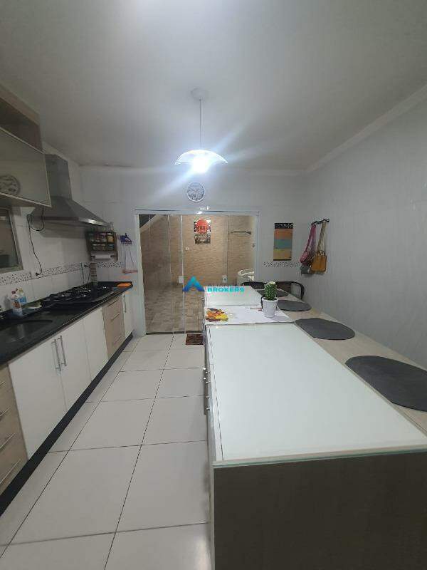 Casa à venda com 3 quartos, 220m² - Foto 11