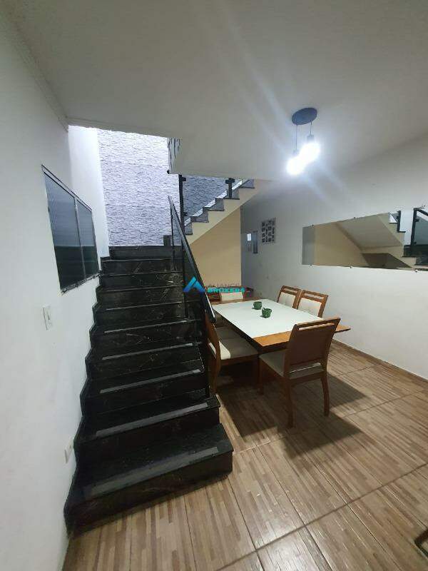 Casa à venda com 3 quartos, 220m² - Foto 14