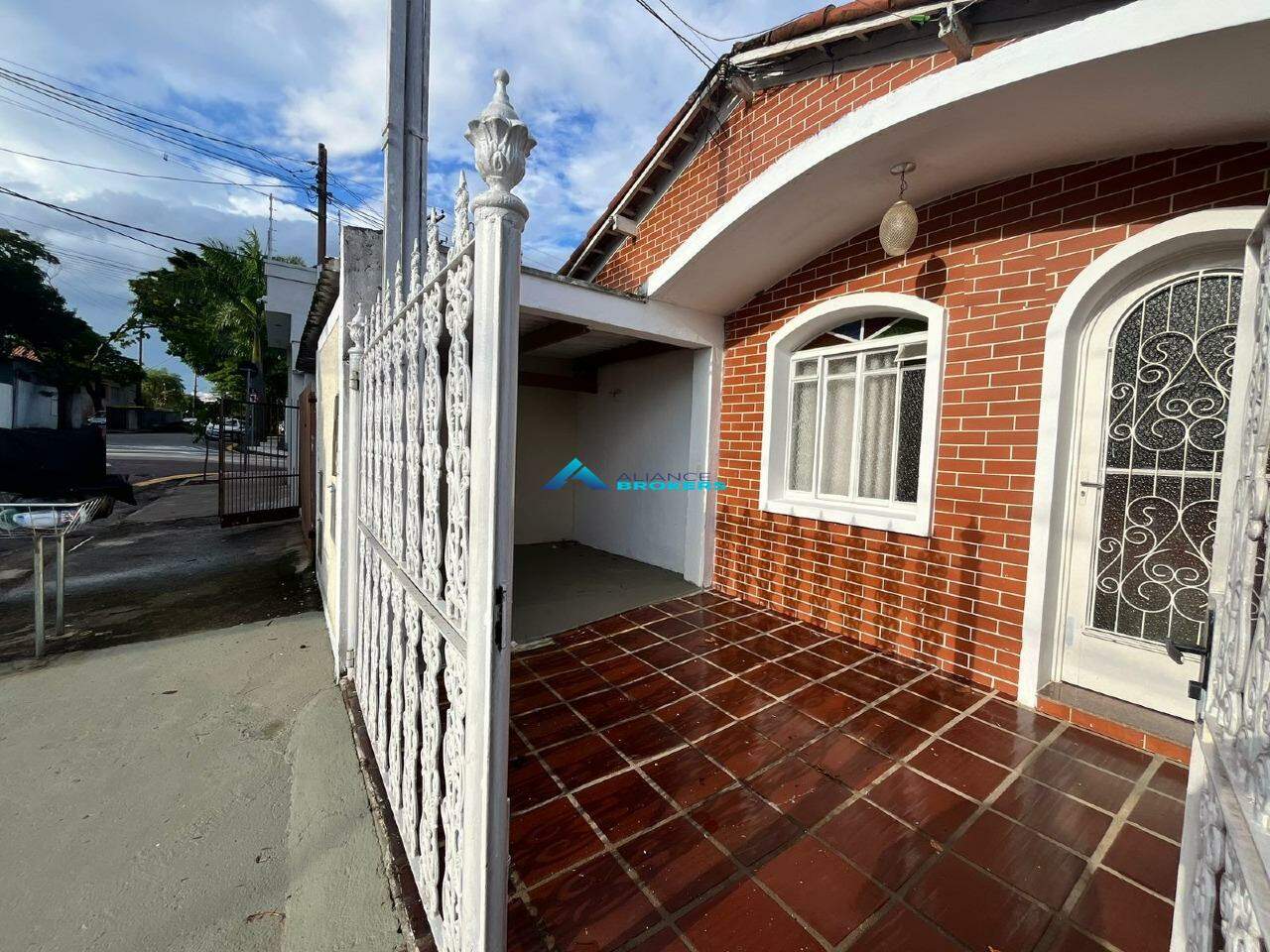 Casa para alugar com 2 quartos, 75m² - Foto 1