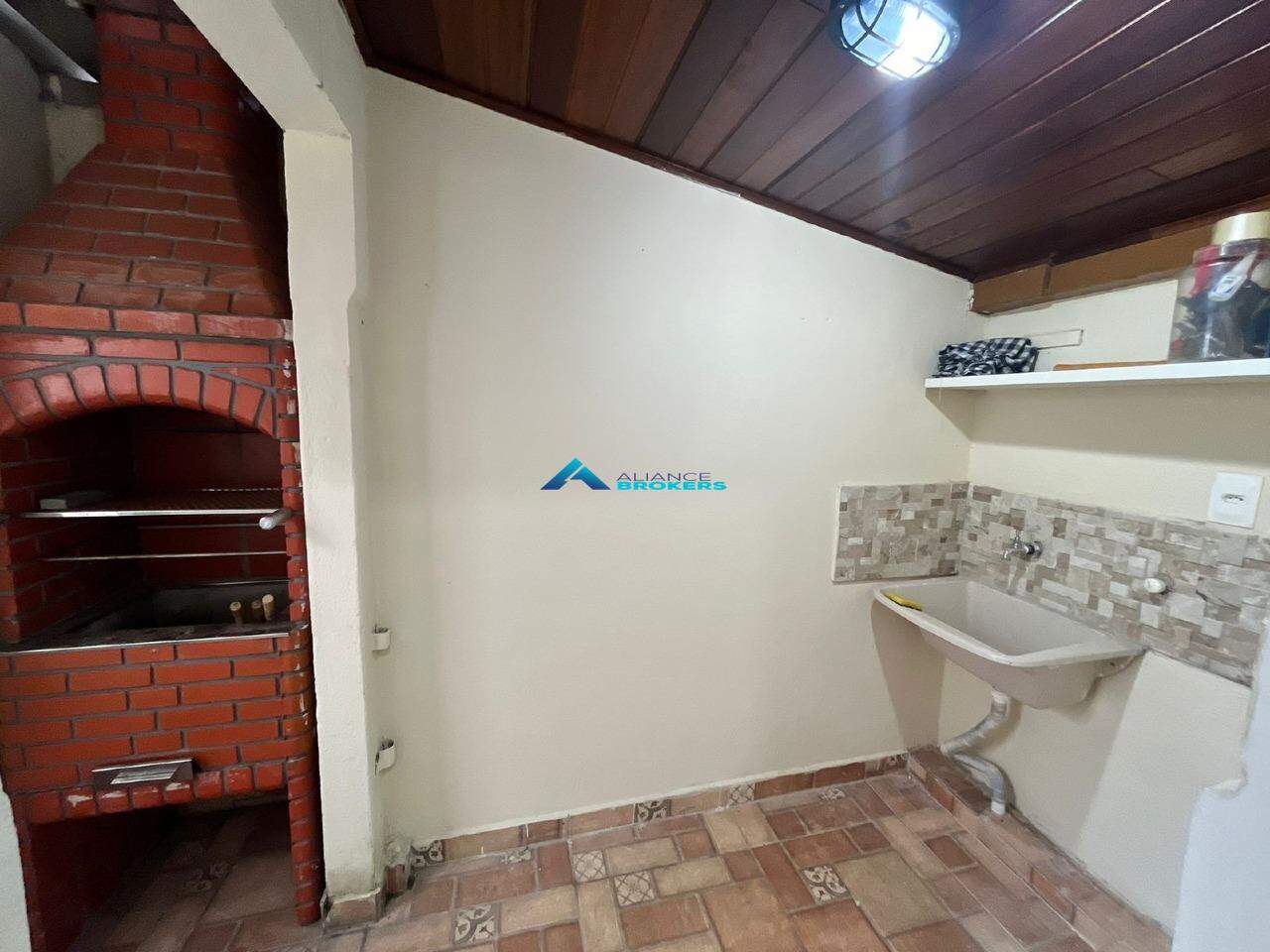 Casa para alugar com 2 quartos, 75m² - Foto 16