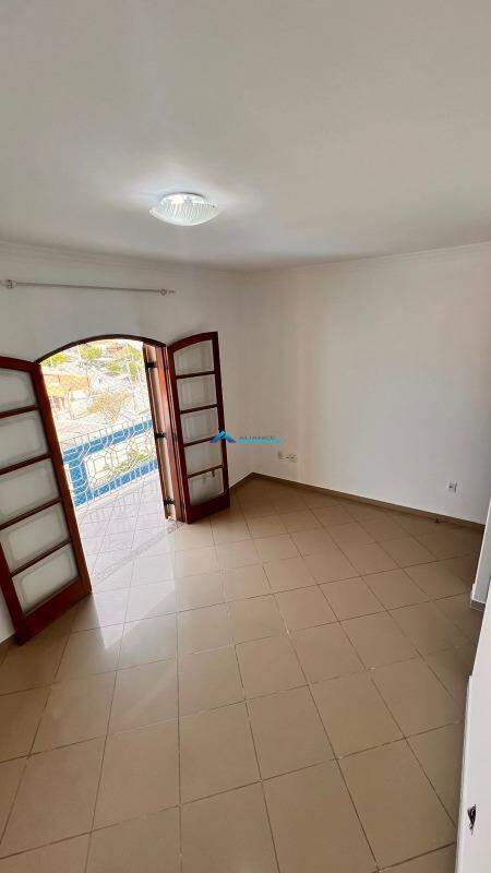 Casa para alugar com 3 quartos, 202m² - Foto 13