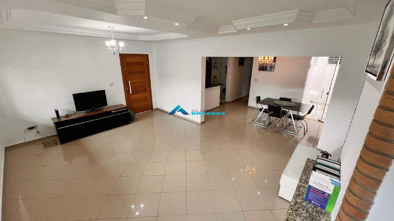 Casa para alugar com 3 quartos, 202m² - Foto 3