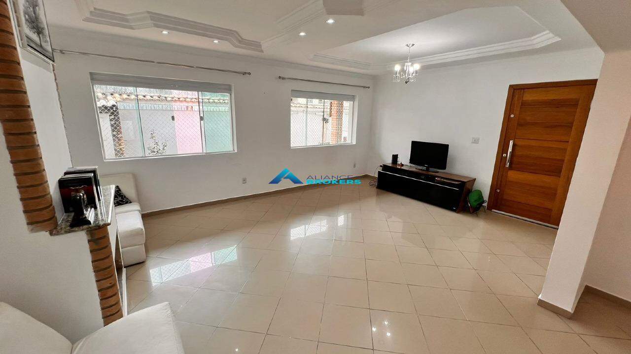 Casa para alugar com 3 quartos, 202m² - Foto 1