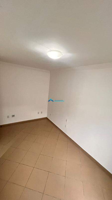 Casa para alugar com 3 quartos, 202m² - Foto 12