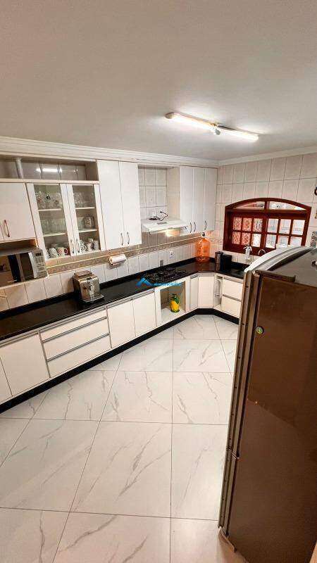 Casa para alugar com 3 quartos, 202m² - Foto 23