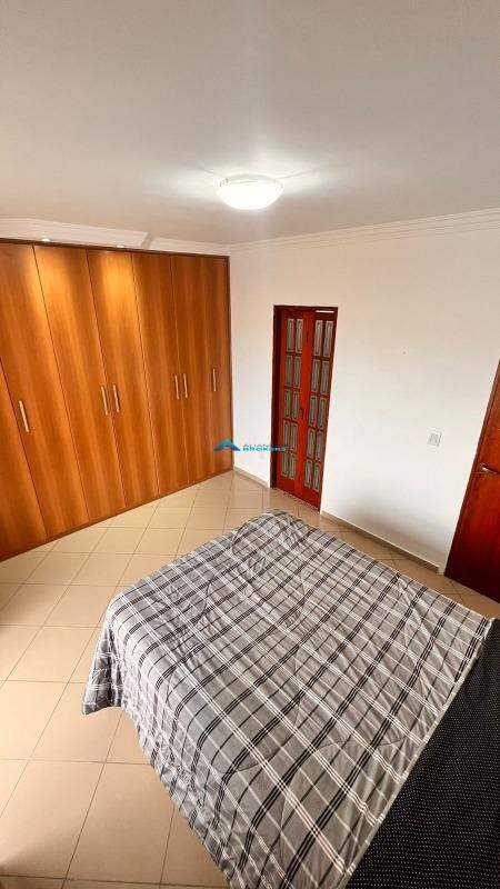 Casa para alugar com 3 quartos, 202m² - Foto 15