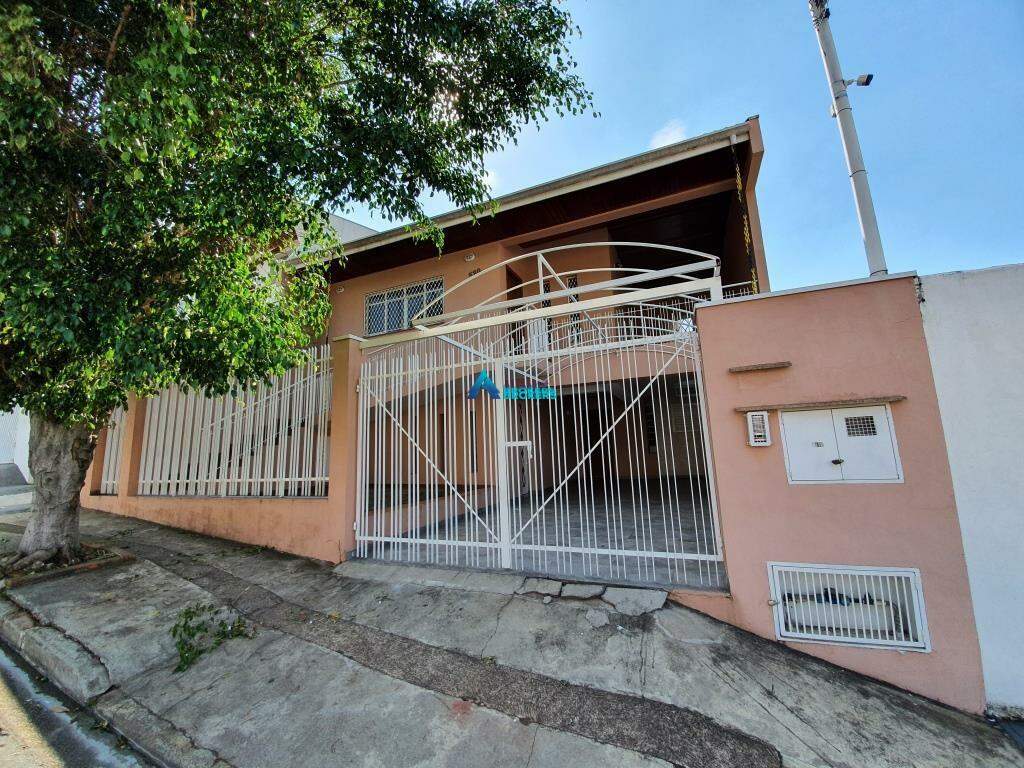 Casa à venda com 3 quartos, 207m² - Foto 2