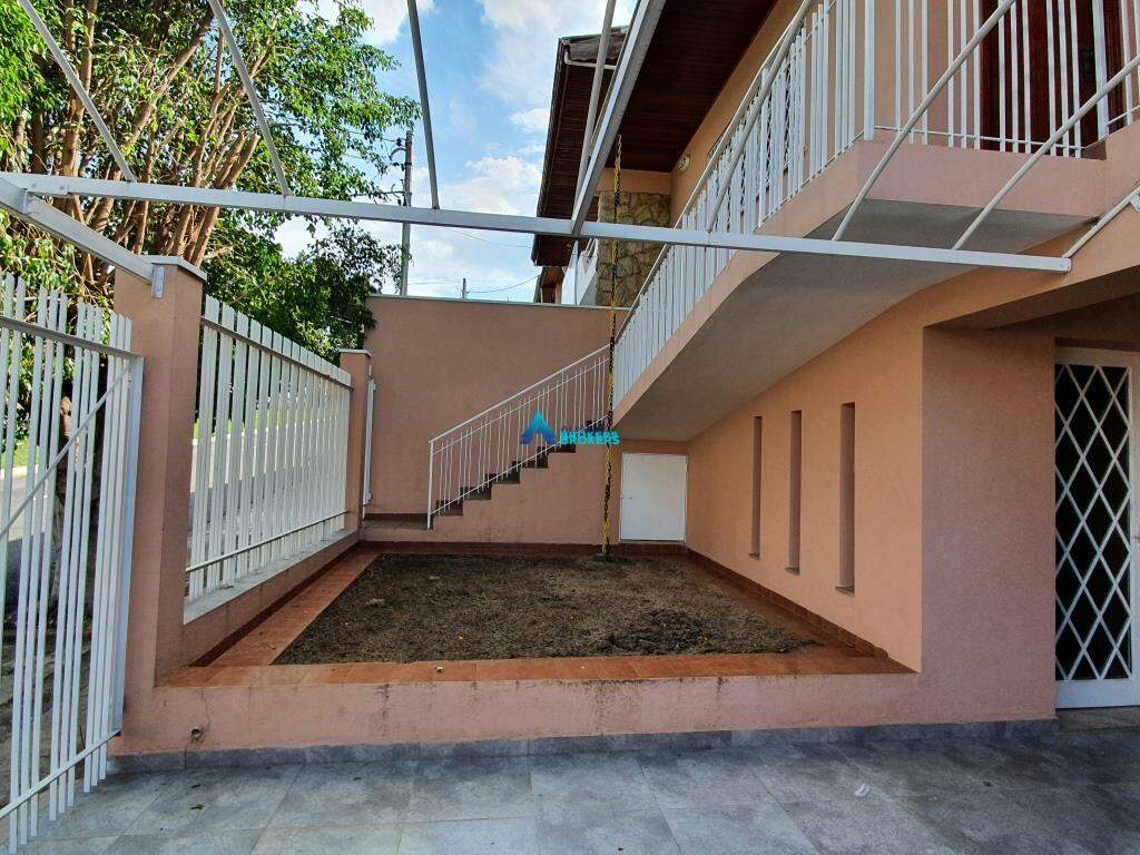 Casa à venda com 3 quartos, 207m² - Foto 1