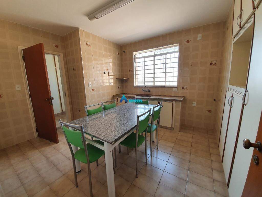 Casa à venda com 3 quartos, 207m² - Foto 8