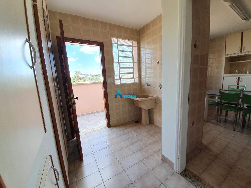 Casa à venda com 3 quartos, 207m² - Foto 9