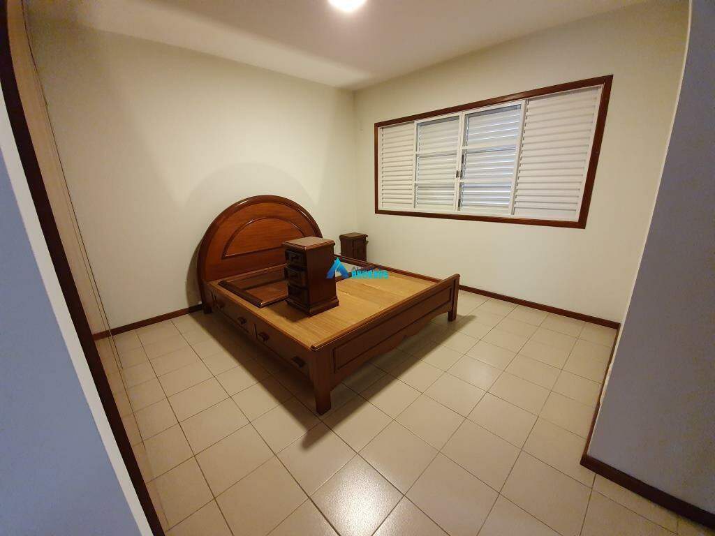 Casa à venda com 3 quartos, 207m² - Foto 12