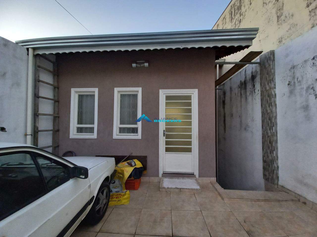 Casa à venda com 3 quartos, 91m² - Foto 1