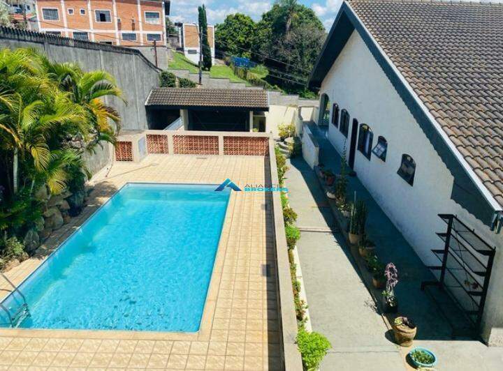 Casa à venda com 4 quartos, 771m² - Foto 1